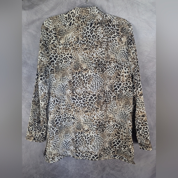 Chico's Size 1 (US Size 8-10) Leopard Print Button Down Blouse Soft Polyester - Picture 2 of 10